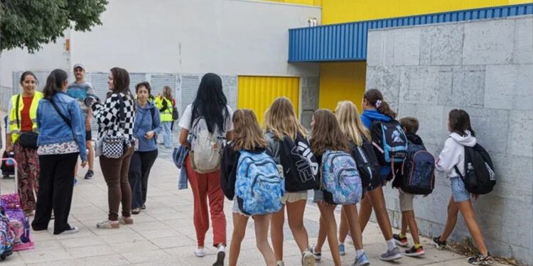 Estudiantes caerán en 1.3 millones para 2041