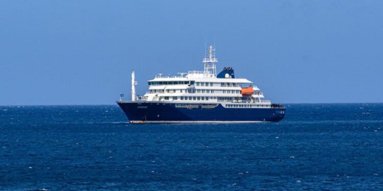 Evalúan desembarco en Canarias por posible hantavirus