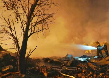 Explosión en fábrica de fuegos deja 26 muertos