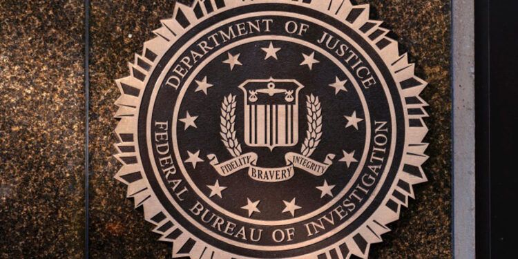 FBI arresta a mujer por plan contra Capitolio de Nueva York