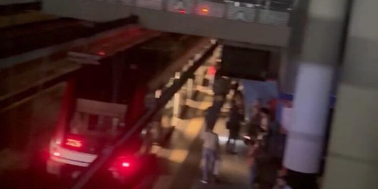 Falla eléctrica afectó el Metro y Teleférico