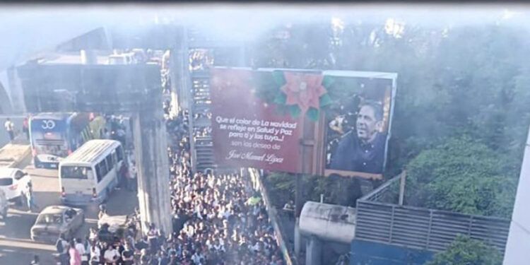 Falla en el Metro y Teleférico afecta a usuarios