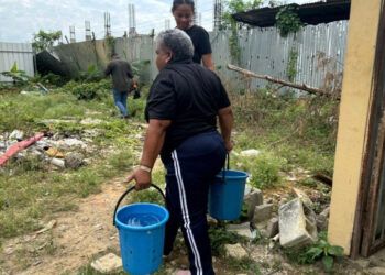 Falta de agua afecta a politécnico en Los Girasoles