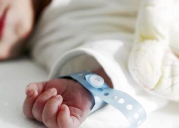Familia pide ayuda para trasplante de hígado de bebé