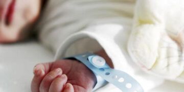 Familia pide ayuda para trasplante de hígado de bebé
