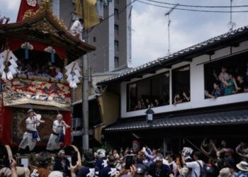 Festival Gion Matsuri llena las calles de Kioto