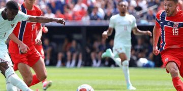 Francia aplasta a Noruega con triplete de Dembélé