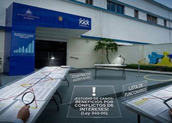 Funcionarios se beneficiaron de antigua ley de compras