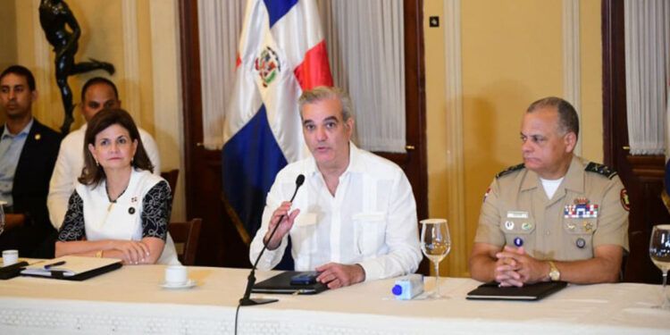 Gobierno alerta por lluvias y pide alejarse de ríos
