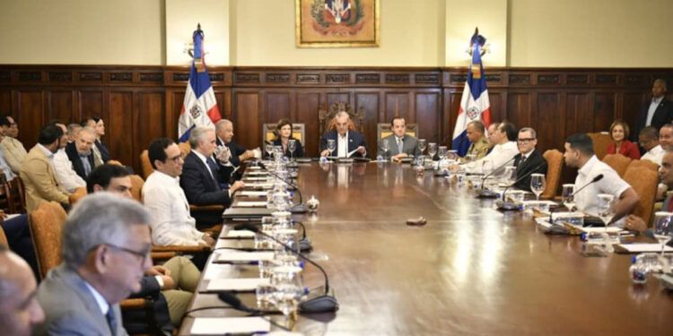 Gobierno recorta fondos a partidos en plan de austeridad