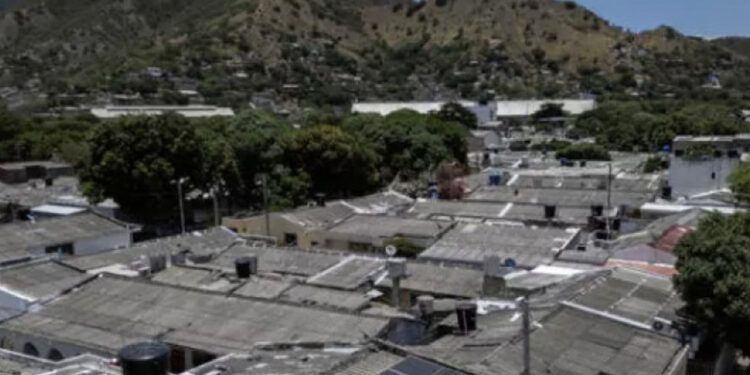 Granjas solares llevan electricidad a pobres en Colombia