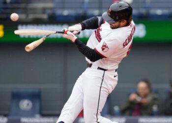 Guardianes vencen a Tampa con aporte de DeLauter