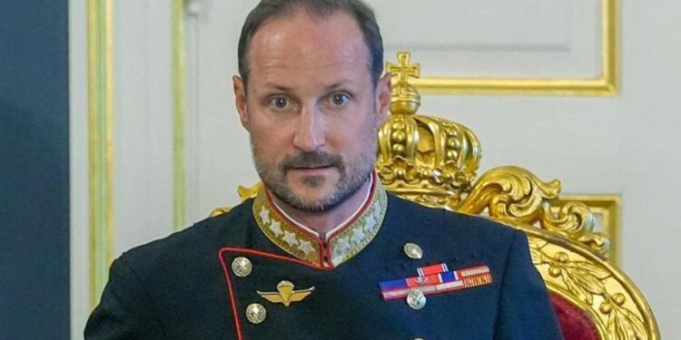 Haakon VIII asume como nuevo rey de Noruega