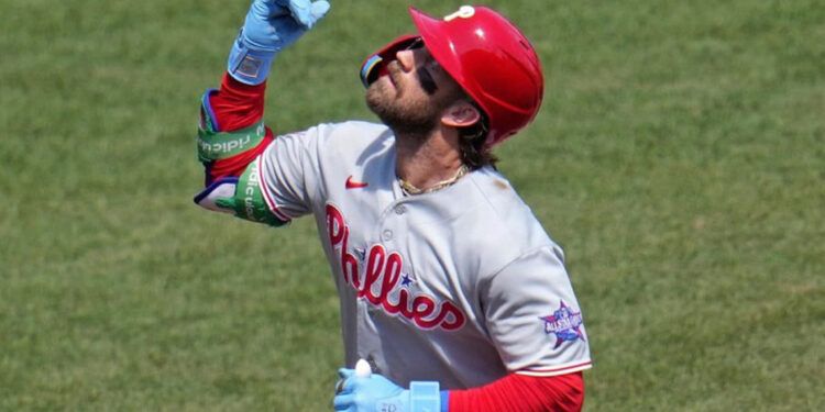Harper conecta jonrón y Phillies barren a Piratas