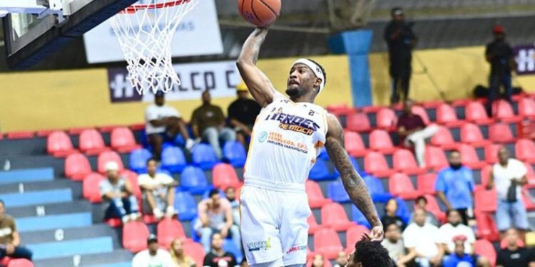 Héroes derrotan a Reales con Blue y Vargas
