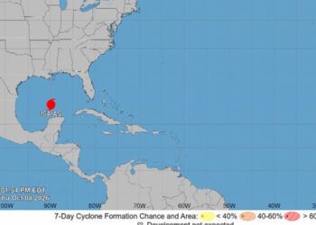 Huracán Isaías sigue en categoría 1 cerca de Yucatán