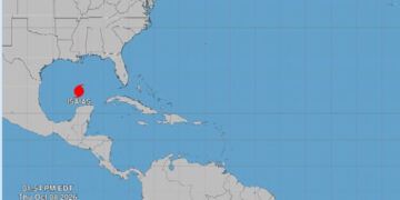 Huracán Isaías sigue en categoría 1 cerca de Yucatán