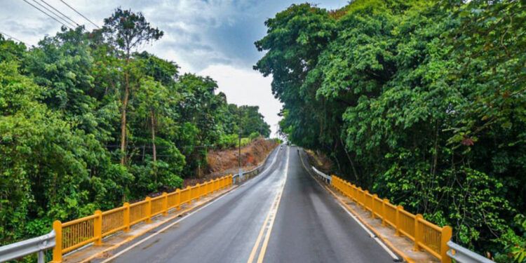 Inauguran carretera Monte Plata–Cevicos