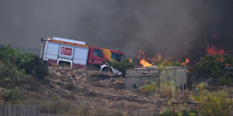 Incendio en España deja 12 muertos y 23 desaparecidos
