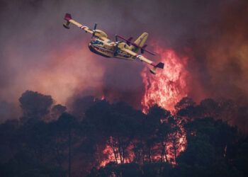 Incendios en Europa fuerzan miles de evacuaciones