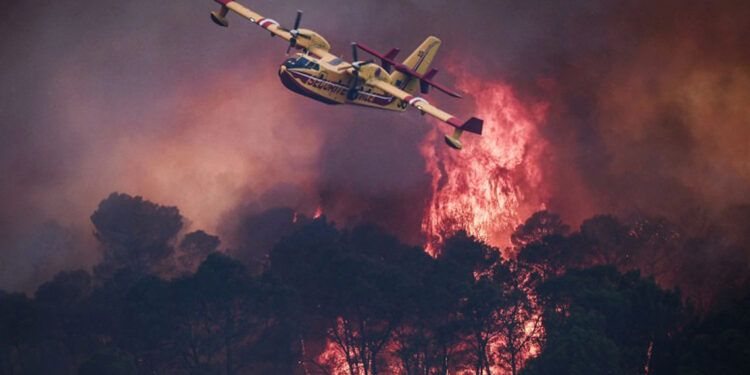 Incendios en Europa fuerzan miles de evacuaciones