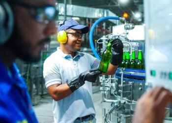 Industrias aumentan deuda en dólares por menor costo