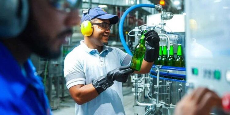 Industrias aumentan deuda en dólares por menor costo