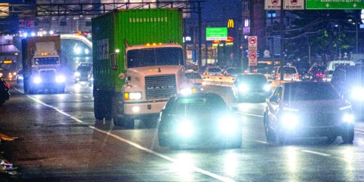 Intrant evalúa restringir camiones a horario nocturno