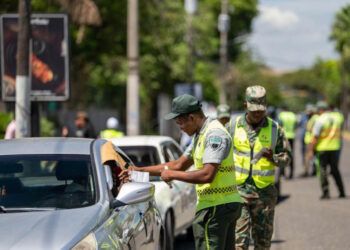 Intrant y Digesett fiscalizan vehículos piratas en el DN