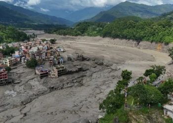 Inundación en Nepal y China deja cientos de desaparecidos