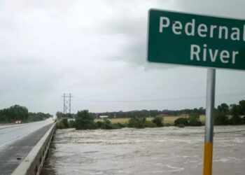 Inundaciones en Texas dejan rescates y alarma