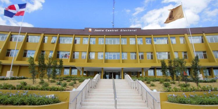 JCE habilita 90 municipios para entrega de cédula