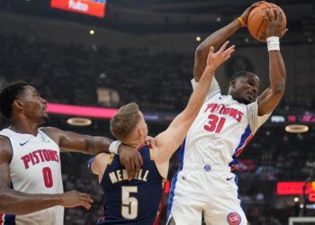 James Harden decide victoria de Cavs