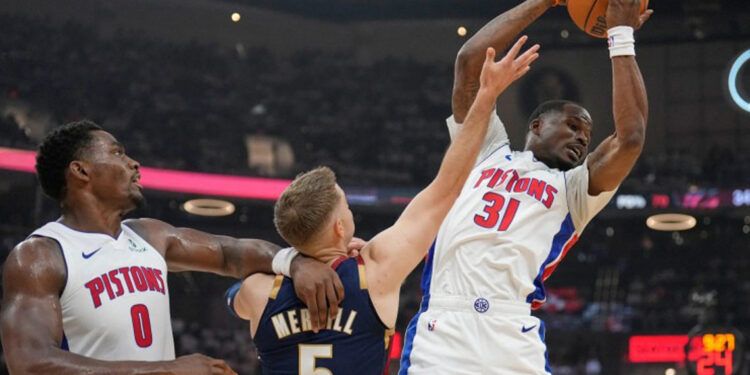 James Harden decide victoria de Cavs