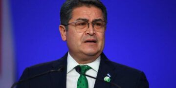 Juan Orlando Hernández regresa a Honduras tras indulto