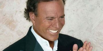 Julio Iglesias demanda a Yolanda Díaz y periodistas