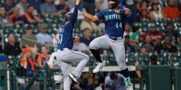 Julio Rodríguez guía triunfo de Marineros ante Astros
