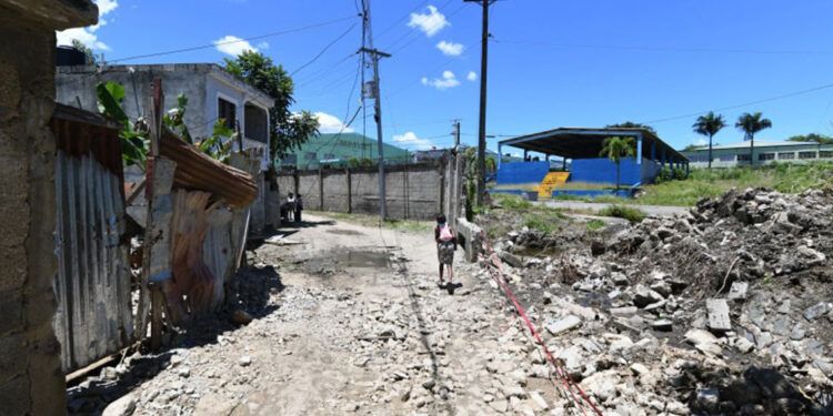 Los Alcarrizos exige obras, salud y espacios públicos