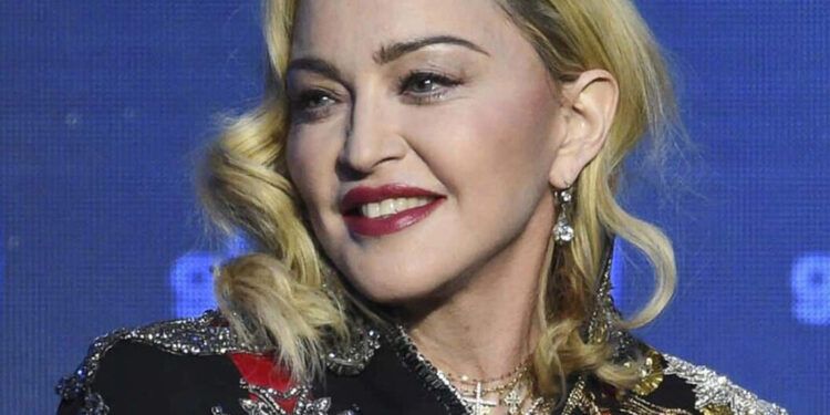 Madonna grabó con su hija una canción sanadora
