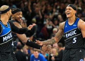Magic vence a Pistons y toma ventaja en la serie