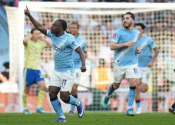 Man City avanza a final de Copa FA y Arsenal lidera