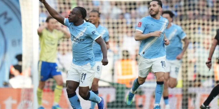 Man City avanza a final de Copa FA y Arsenal lidera