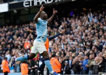 Man City recorta brecha con Arsenal