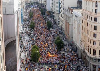 Marcha por vivienda en Madrid reúne a 70,000 personas
