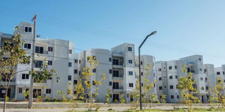 Más de la mitad de los dominicanos vive en casas ajenas