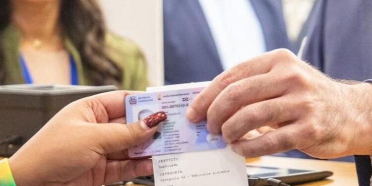 Mayores de 75 años renovarán su licencia sin costo