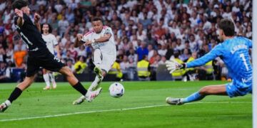 Mbappé hace líder al Real Madrid con triplete