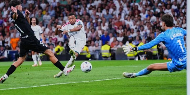 Mbappé hace líder al Real Madrid con triplete