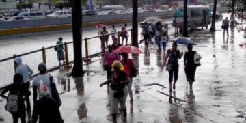 Medio país en alerta verde por vaguada y onda tropical