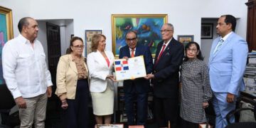 Miguel-Franjul-recibe-reconocimiento-de-Fenacerd